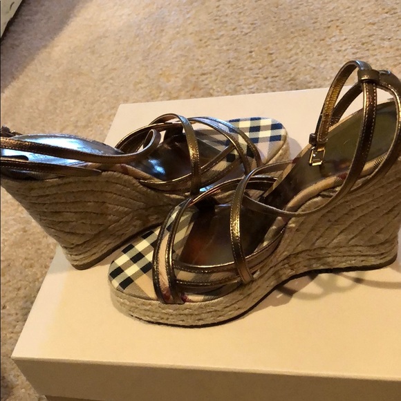 Burberry wedge shoes. - Picture 6 of 7